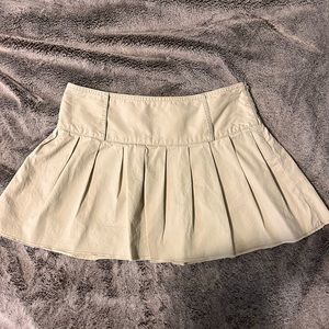 American Eagle Low Rise Tan Pleated Mini Skirt